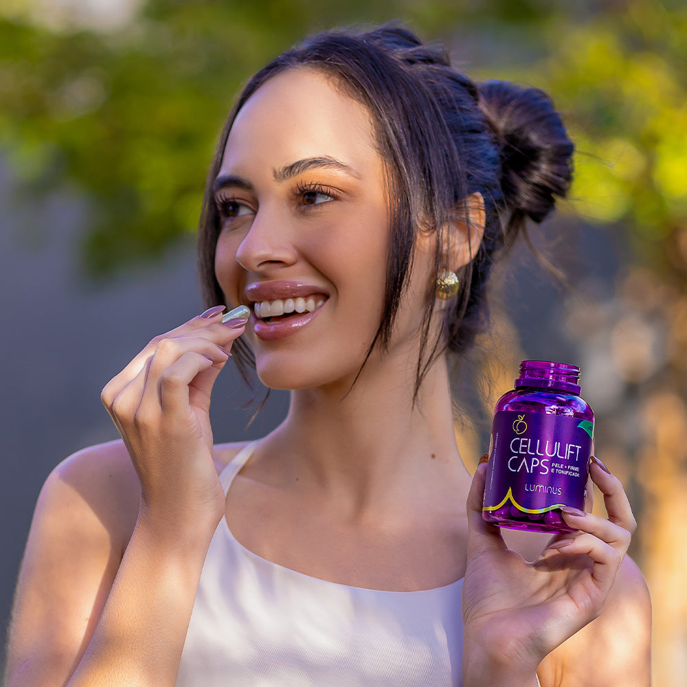Cellulift Cream, Produto para Celulite, Formulado com Nanocafeína, Phytolan e Manteiga de Karité, este creme anticelulite hidrata e nutre sua pele, reduzindo a aparência da celulite. A leve vermelhidão após a aplicação indica o aumento da circulação, e que sua pele está sendo revitalizada.. Cellulift Cream ajuda a suavizar a pele e reduzir a celulite, promovendo uma aparência mais firme.